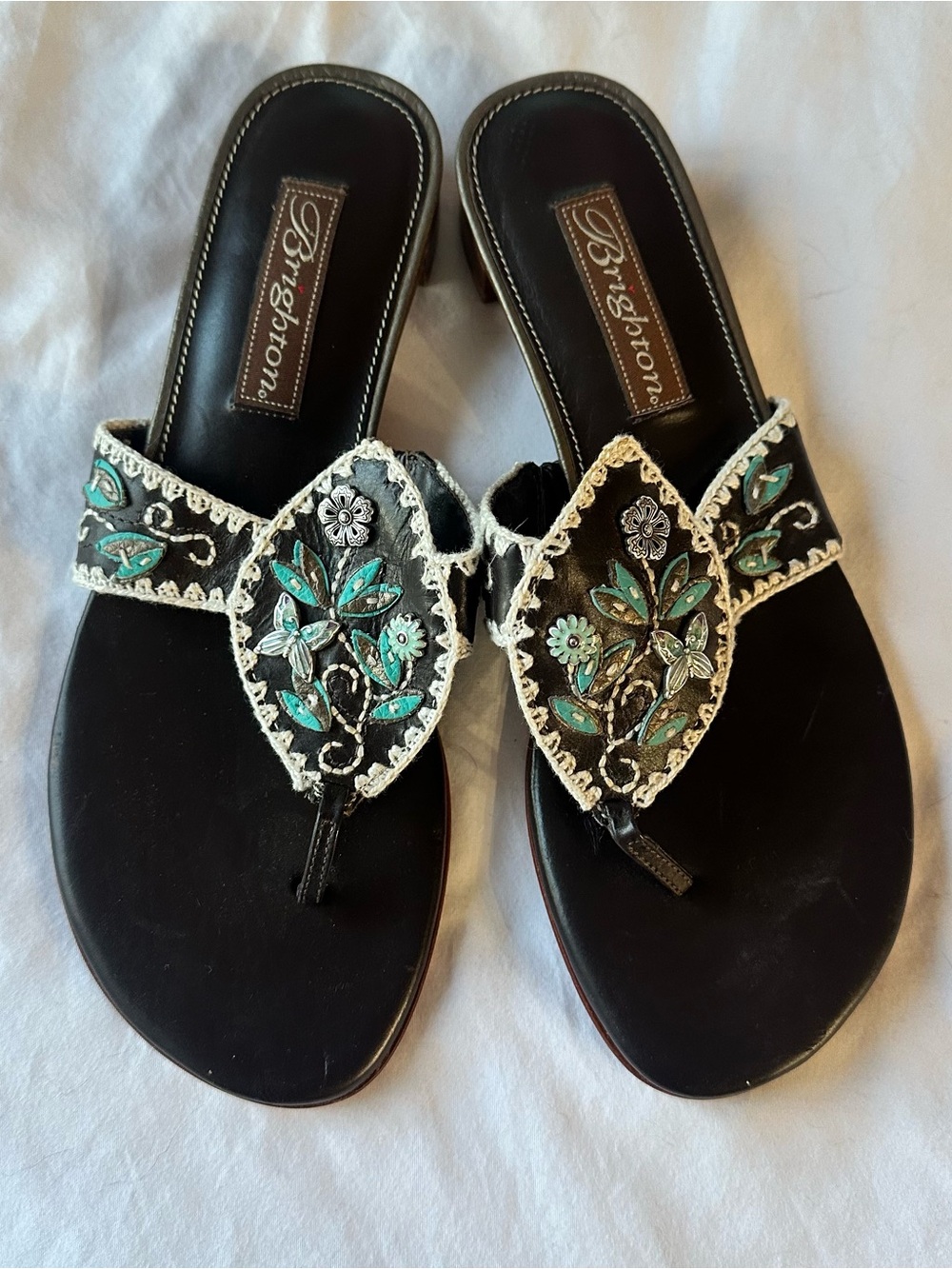EUC Brighton Black Leather Thong Sandals w/ Turquoise Floral Embellishment—7.5